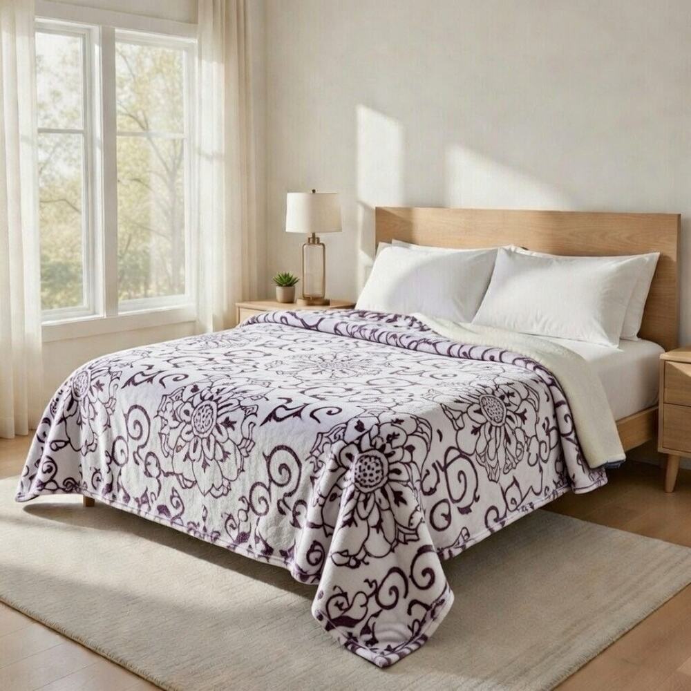 Cozy Queen Size Blanket - Plush & Warm with Vibrant Colors, Big Flower Purple